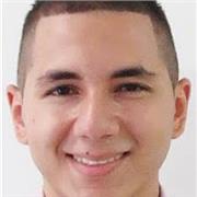 Profesor de lenguas imparte clases desde niño hasta adultos